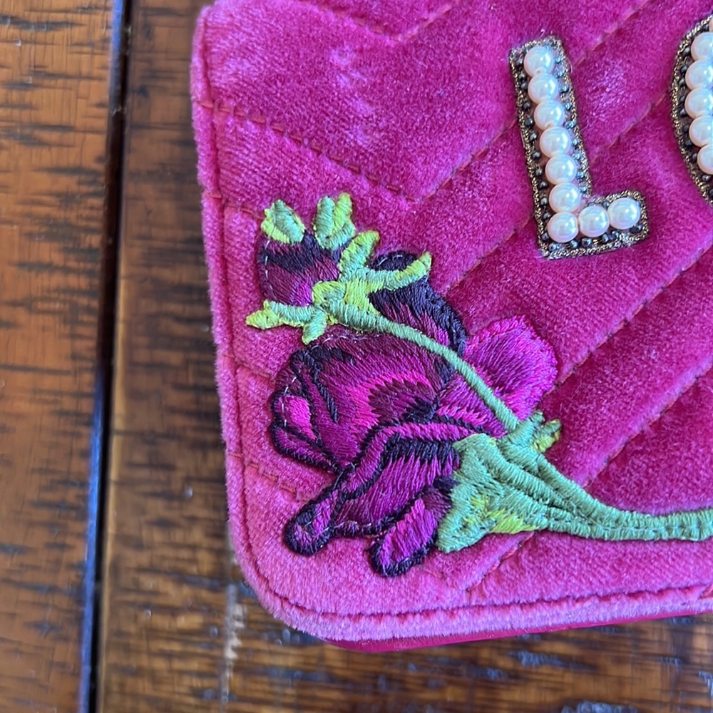 Gucci Fuchsia Love Embroidered Velvet Matelasse GG Marmont Mini Bag - Picture 4 of 16